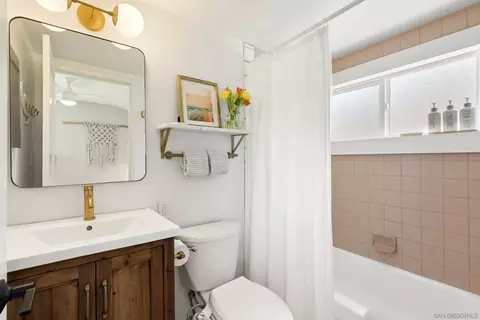 Bath - 2521 Sarbonne Dr, Oceanside, CA 92054 photo 2 of 2