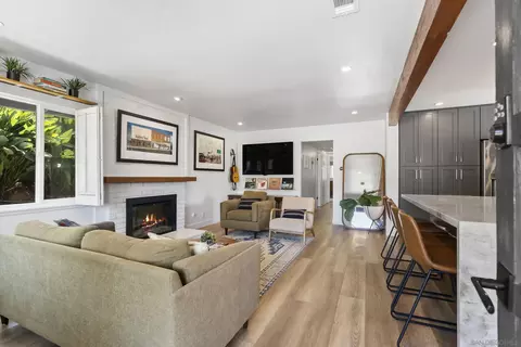 Living - 2521 Sarbonne Dr, Oceanside, CA 92054 photo 2 of 4
