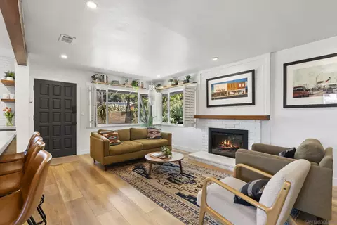Living - 2521 Sarbonne Dr, Oceanside, CA 92054 photo 3 of 4