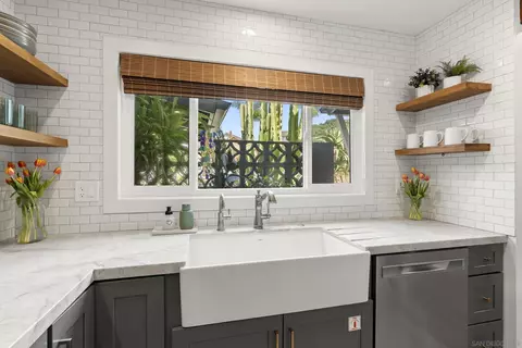 Kitchen - 2521 Sarbonne Dr, Oceanside, CA 92054 photo 4 of 5