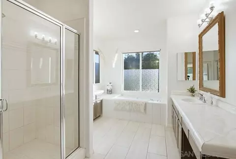Bath - 2327 Orchard View Ln, Escondido, CA 92027 photo 6 of 8
