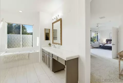 Bath - 2327 Orchard View Ln, Escondido, CA 92027 photo 5 of 8