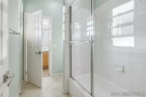 Bath - 2327 Orchard View Ln, Escondido, CA 92027 photo 7 of 8