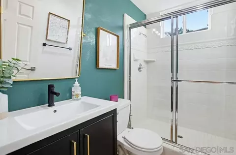 Bath - 2327 Orchard View Ln, Escondido, CA 92027 photo 1 of 8