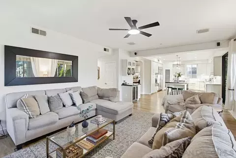 Living - 2327 Orchard View Ln, Escondido, CA 92027 photo 3 of 4