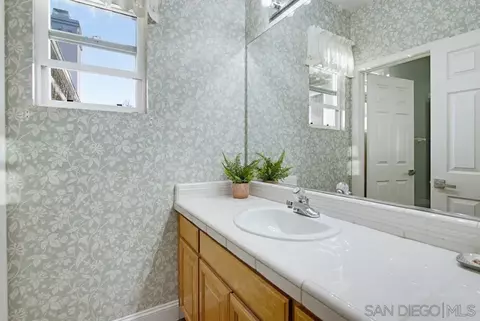 Bath - 2327 Orchard View Ln, Escondido, CA 92027 photo 8 of 8