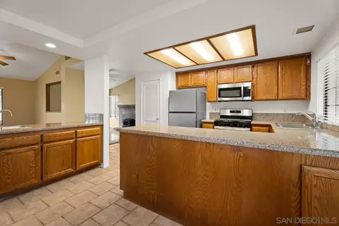 Kitchen - 1368 Oakleaf Ln, Ramona, CA 92065 photo 2 of 2