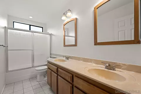 Bath - 1368 Oakleaf Ln, Ramona, CA 92065 photo 1 of 2