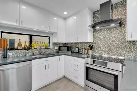 Kitchen - 357 Playa Del Sur #3, La Jolla, CA 92037 photo 4 of 4