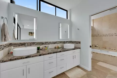 Bath - 357 Playa Del Sur #3, La Jolla, CA 92037 photo 1 of 3