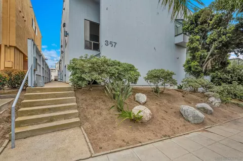 Exterior - 357 Playa Del Sur #3, La Jolla, CA 92037 photo 1 of 5