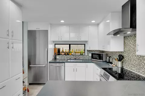 Kitchen - 357 Playa Del Sur #3, La Jolla, CA 92037 photo 2 of 4