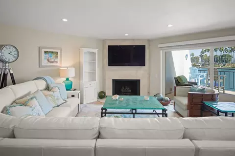 Living - 8 Antigua Ct, Coronado, CA 92118 photo 3 of 5