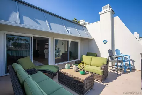 Exterior - 8 Antigua Ct, Coronado, CA 92118 photo 2 of 3