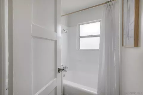 Bath - 1027 Knowles Ave, Carlsbad, CA 92008 photo 1 of 5