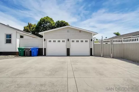 Exterior - 1027 Knowles Ave, Carlsbad, CA 92008 photo 2 of 7