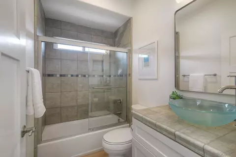 Bath - 1027 Knowles Ave, Carlsbad, CA 92008 photo 5 of 5