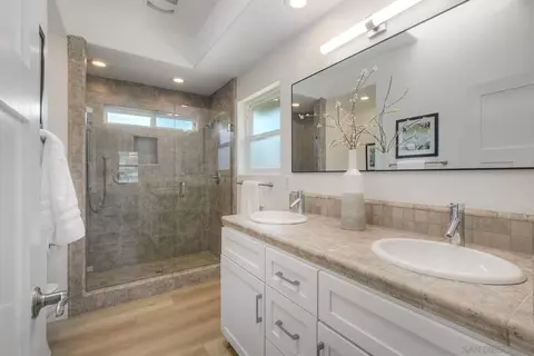 Bath - 1027 Knowles Ave, Carlsbad, CA 92008 photo 4 of 5