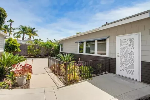 Exterior - 1027 Knowles Ave, Carlsbad, CA 92008 photo 4 of 7