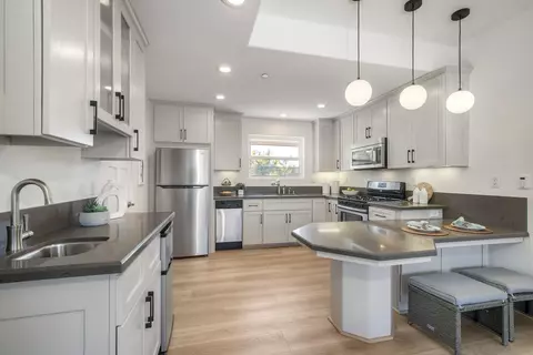 Kitchen - 1027 Knowles Ave, Carlsbad, CA 92008 photo 4 of 5