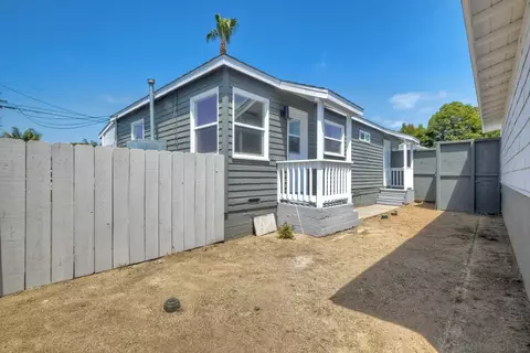 Exterior - 1011 Knowles Ave, Carlsbad, CA 92008 photo 5 of 15
