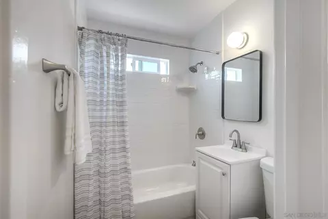Bath - 1011 Knowles Ave, Carlsbad, CA 92008 photo 1 of 4