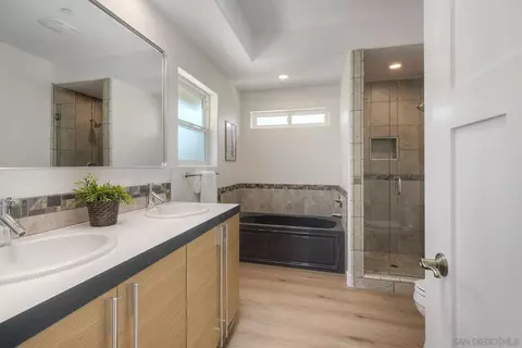 Bath - 1011 Knowles Ave, Carlsbad, CA 92008 photo 4 of 4