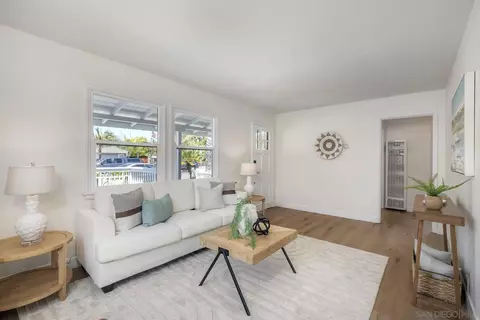 Living - 1011 Knowles Ave, Carlsbad, CA 92008 photo 2 of 3