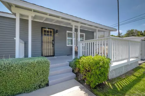 Exterior - 1011 Knowles Ave, Carlsbad, CA 92008 photo 4 of 15