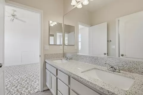 Bath - 7480 Eastridge Dr, La Mesa, CA 91941 photo 4 of 6