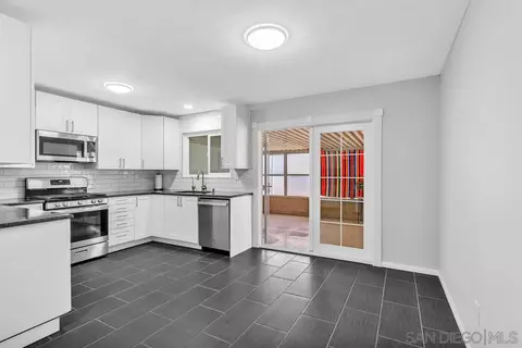 Kitchen - 13101 Pam Ln, Lakeside, CA 92040 photo 3 of 5