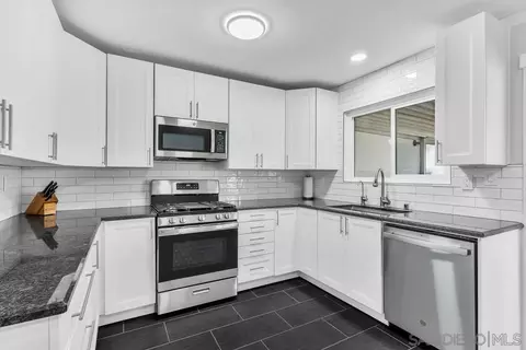 Kitchen - 13101 Pam Ln, Lakeside, CA 92040 photo 2 of 5