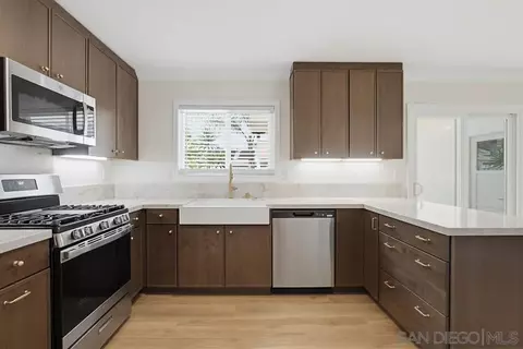 Kitchen - 8740 Vanguard Pl, Lakeside, CA 92040 photo 3 of 5