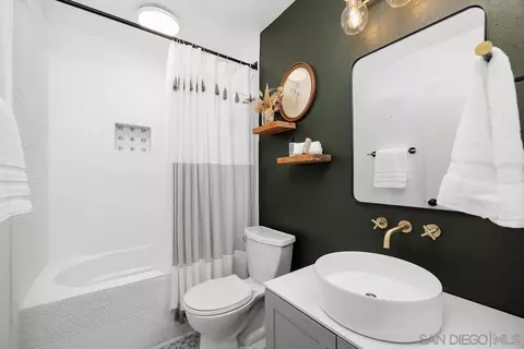 Bath - 4168 Terry St, Oceanside, CA 92056 photo 3 of 3