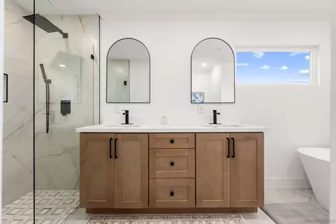 Bath - 16021 Pomerado, Poway, CA 92064 photo 5 of 6