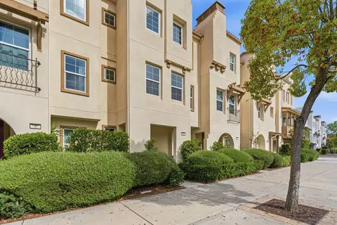 5992 Village Center Loop #4, San Diego, CA 92130