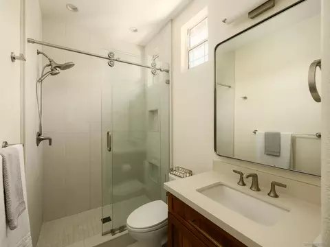 Bath - 11640 Treadwell Dr, Poway, CA 92064 photo 4 of 6