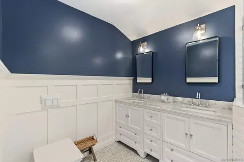 Bath - 10409 Grandview Dr, La Mesa, CA 91941 photo 2 of 4