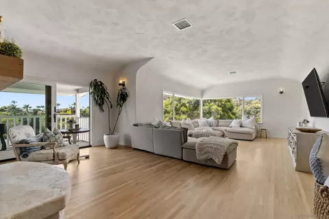 Living - 10409 Grandview Dr, La Mesa, CA 91941 photo 6 of 12