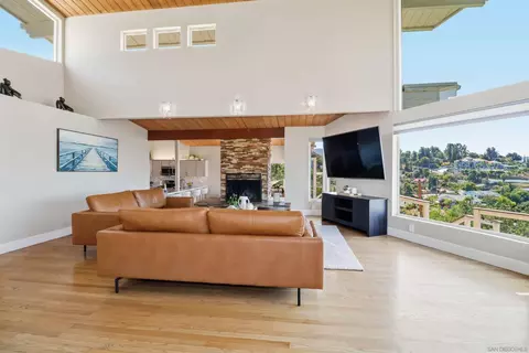Living - 1931 Vereda Ct, El Cajon, CA 92019 photo 2 of 5