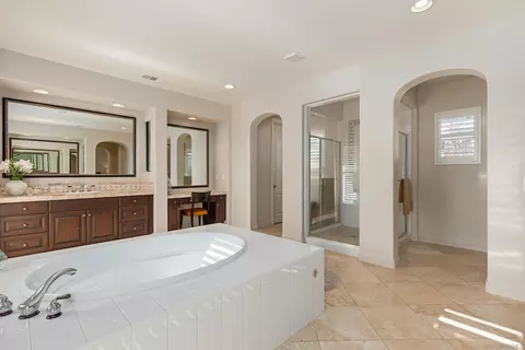 Bath - 6230 Topiary St, Carlsbad, CA 92009 photo 4 of 4