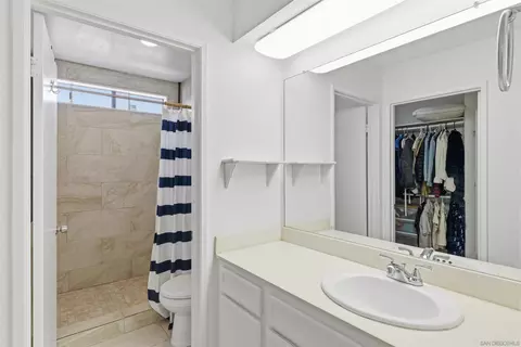 Bath - 4158 Esperanza Way, Oceanside, CA 92056 photo 1 of 3