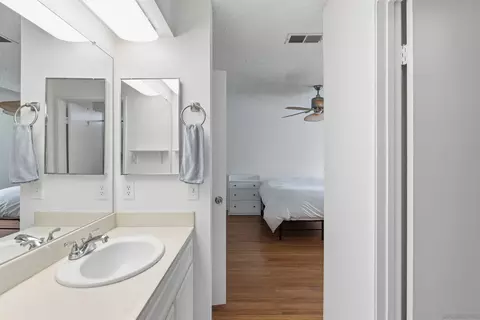 Bath - 4158 Esperanza Way, Oceanside, CA 92056 photo 2 of 3
