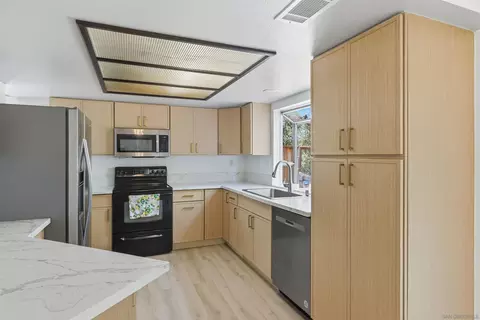 Kitchen - 4158 Esperanza Way, Oceanside, CA 92056 photo 1 of 2