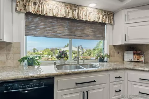 Kitchen - 4814 Mount Helix Dr, La Mesa, CA 91941 photo 4 of 5