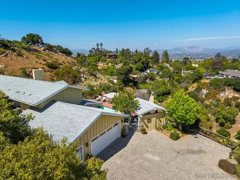 View/Area - 4814 Mount Helix Dr, La Mesa, CA 91941 photo 2 of 3