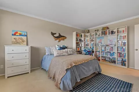 Bedroom - 4814 Mount Helix Dr, La Mesa, CA 91941 photo 6 of 7
