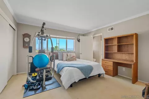 Bedroom - 4814 Mount Helix Dr, La Mesa, CA 91941 photo 5 of 7