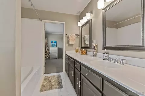 Bath - 4814 Mount Helix Dr, La Mesa, CA 91941 photo 7 of 8