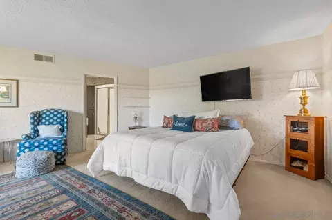 Bedroom - 4814 Mount Helix Dr, La Mesa, CA 91941 photo 2 of 7